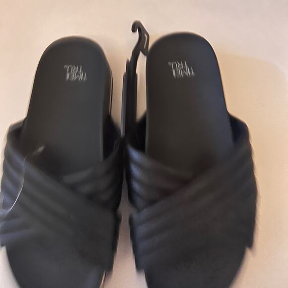 Time and Tru Women's Cross Strap Black Sandals  Sz 7 - Picture 6 of 13